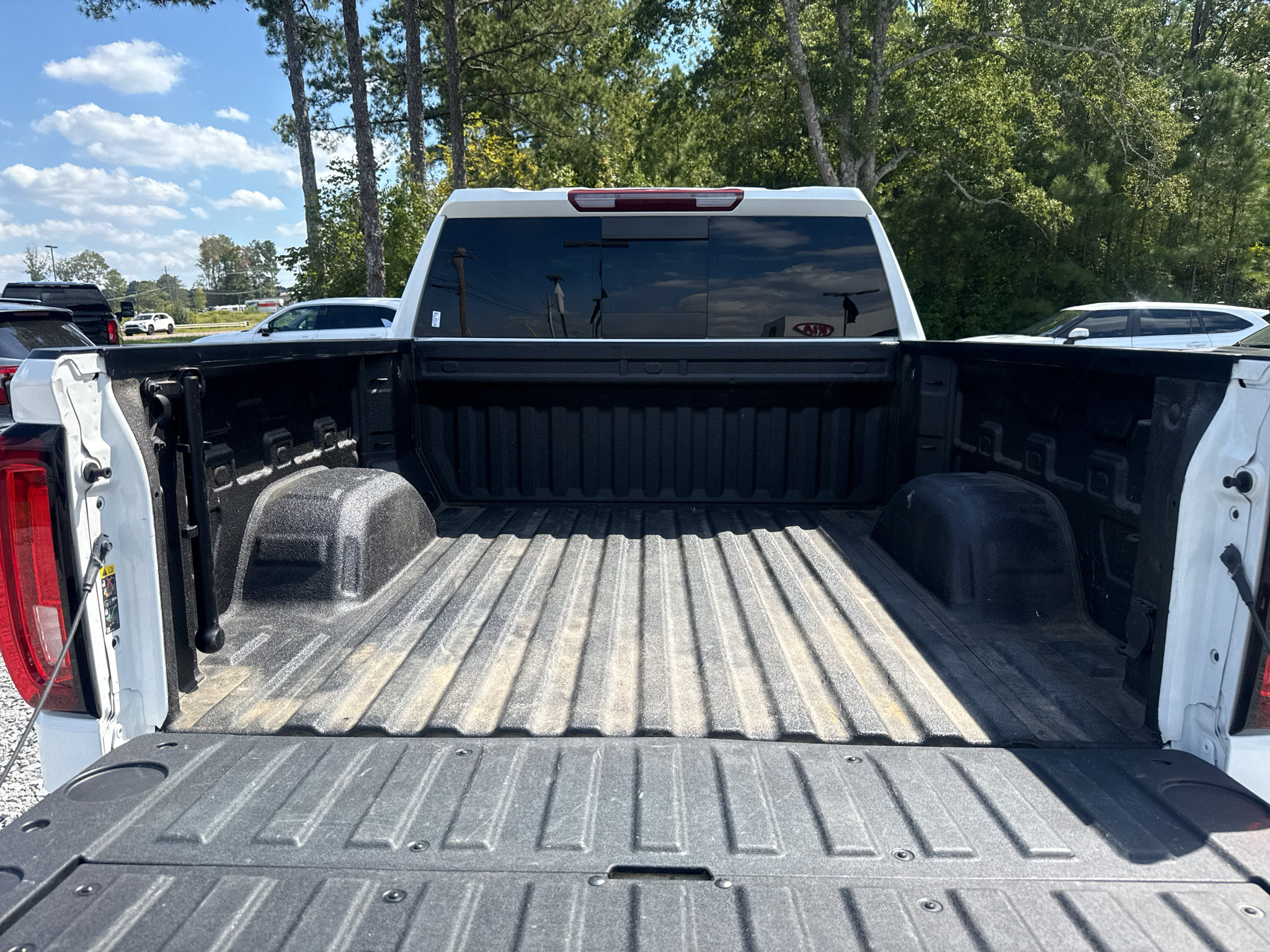 Used 2022 GMC Sierra 1500 SLT w/ SLT Convenience Package AWD/4WD image 10