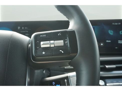 Used 2025 Hyundai Santa Fe SE FWD image 13