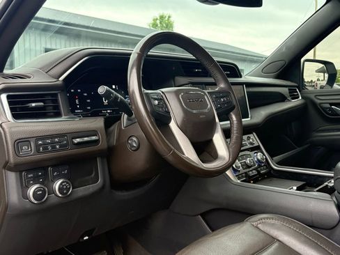 Used 2022 GMC Yukon XL Denali AWD/4WD image 10