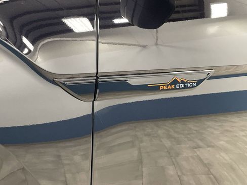 Used 2024 Volkswagen Atlas Peak Edition SE image 38