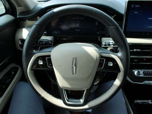 Used 2025 Lincoln Corsair AWD w/ Towing Package image 40