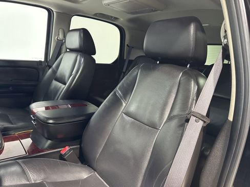 Used 2007 Cadillac Escalade AWD w/ Information Package image 26