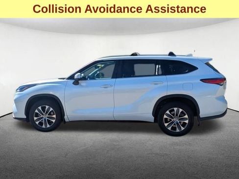 Used 2023 Toyota Highlander XLE AWD/4WD image 9