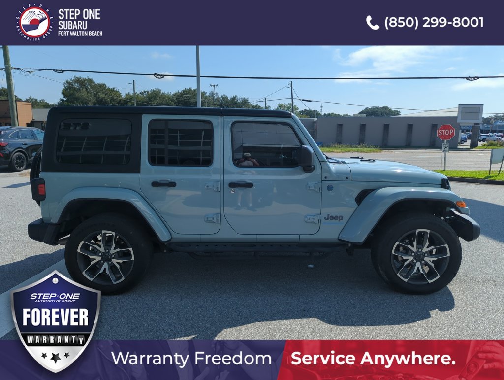 Used 2024 Jeep Wrangler Unlimited w/ Convenience Group AWD/4WD image 8