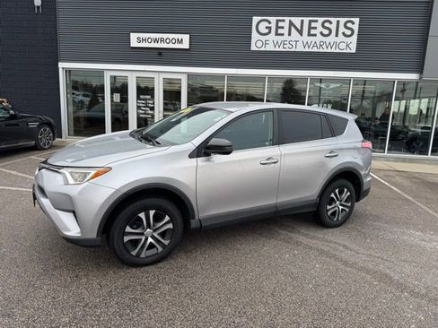 Used 2018 Toyota RAV4 LE image 4