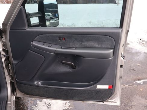 Used 2000 Chevrolet Silverado 1500 LS image 25