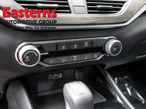 Used 2024 Nissan Altima 2.5 SV FWD image 19
