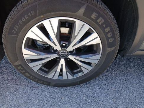 Certified 2022 Nissan Rogue SV w/ SV Premium Package FWD image 3