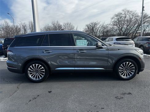 Certified 2023 Lincoln Aviator Reserve w/ Equipment Group 201A image 4
