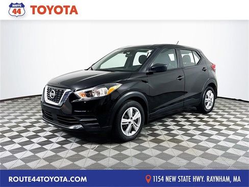 Used 2020 Nissan Kicks S image 1