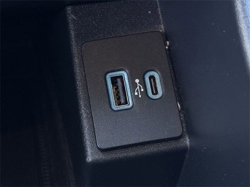 Used 2024 Ford Edge Titanium image 21