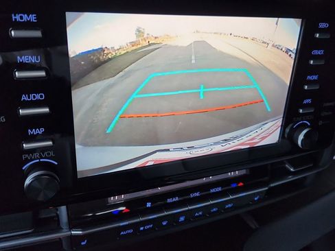 Used 2022 Toyota Sienna XLE image 31