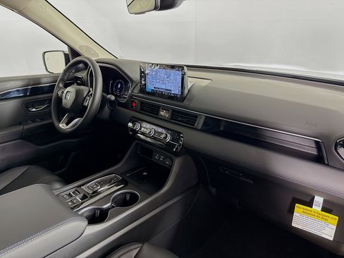 New 2025 Honda Pilot Touring image 39