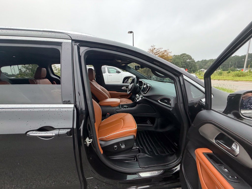 Used 2024 Chrysler Pacifica Pinnacle FWD image 50