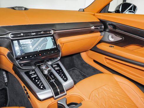 Used 2025 Aston Martin Vanquish image 22