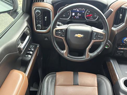 Used 2019 Chevrolet Silverado 1500 High Country w/ Technology Package AWD/4WD image 18