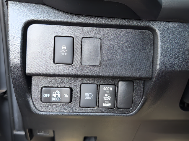 Used 2021 Toyota Tacoma TRD Sport w/ TRD Premium Sport Package AWD/4WD image 23