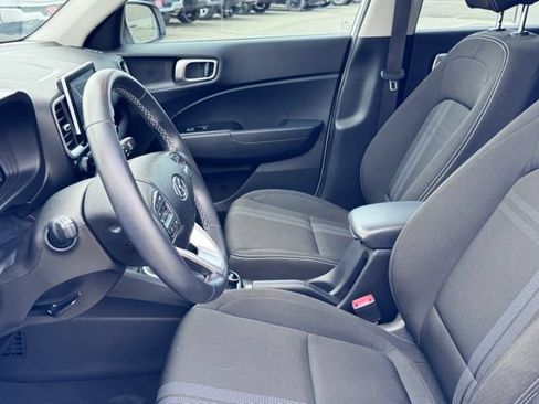 Used 2024 Hyundai Venue SEL FWD image 21