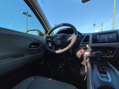 Used 2018 Honda HR-V EX image 7