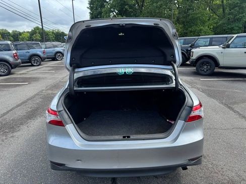 Used 2018 Toyota Camry LE FWD image 7
