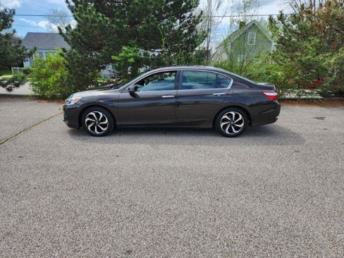 Used 2016 Honda Accord EX image 6