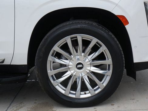 Used 2022 Cadillac Escalade Premium Luxury image 23