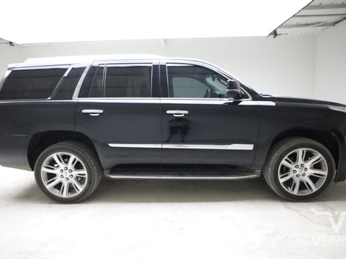 Used 2016 Cadillac Escalade Luxury RWD image 5