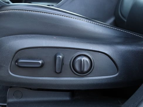 Used 2023 GMC Acadia SLT image 31