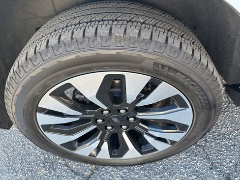 Used 2025 Ford Expedition Platinum w/ Driver's Package image 10