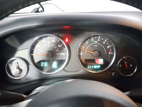 Used 2016 Jeep Wrangler Unlimited Sahara w/ Connectivity Group AWD/4WD image 37
