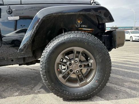 Used 2017 Jeep Wrangler Unlimited Sahara AWD/4WD image 23