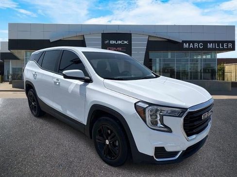 Used 2024 GMC Terrain SLE FWD image 1