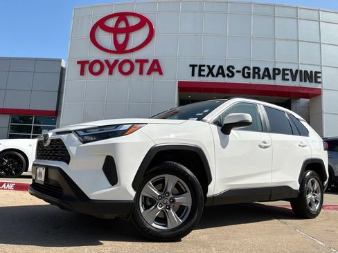 Used 2024 Toyota RAV4 XLE w/ Convenience Package FWD image 2