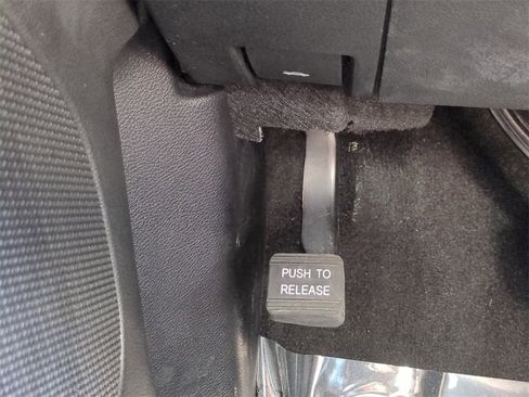 Used 2021 Jeep Grand Cherokee Laredo image 26