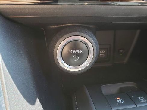 Used 2024 Toyota Venza LE AWD/4WD image 24
