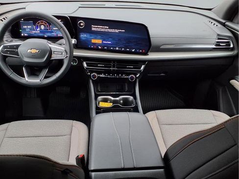 Used 2025 Chevrolet Traverse LT w/ LPO, Floor Liner Package image 4