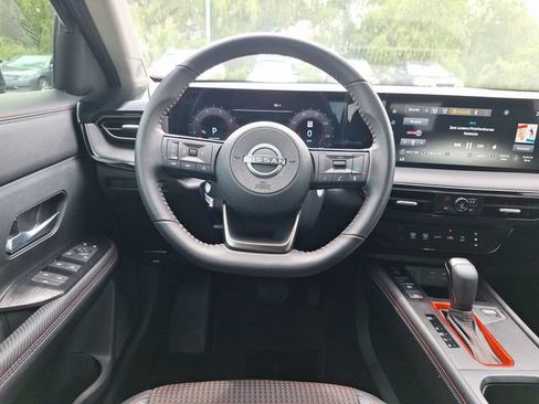 Certified 2025 Nissan Kicks SR FWD image 14