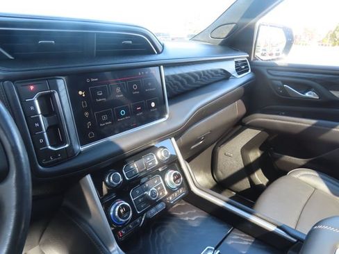 Used 2024 GMC Yukon XL Denali w/ Advanced Technology Package AWD/4WD image 41