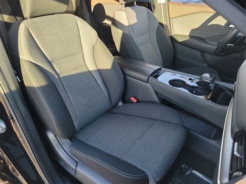 Used 2022 Nissan Rogue SV image 17