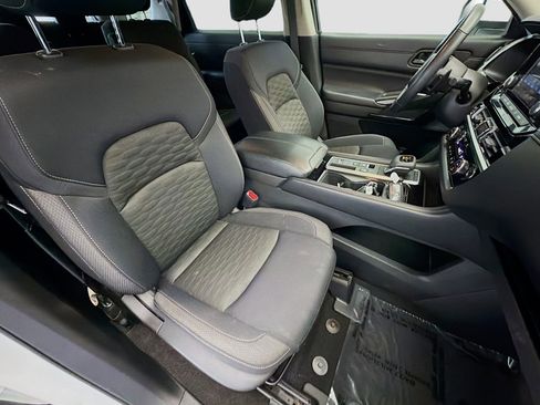 Used 2023 Nissan Pathfinder SV w/ SV Premium Package FWD image 16