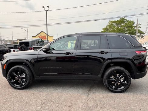 New 2026 Jeep Grand Cherokee Limited w/ Limited Altitude Package AWD/4WD image 4