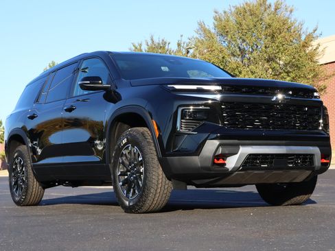 New 2026 Chevrolet Traverse Z71 w/ Driver Confidence Package image 1