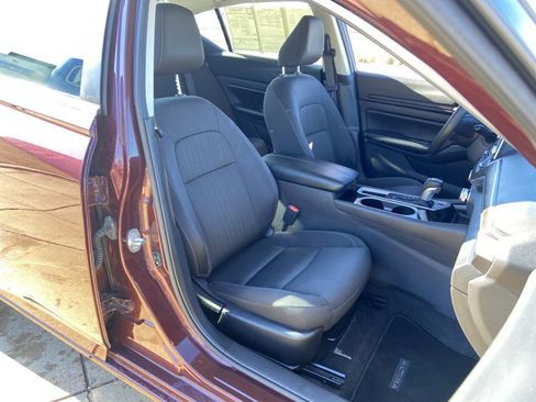 Used 2024 Nissan Altima 2.5 SV image 19