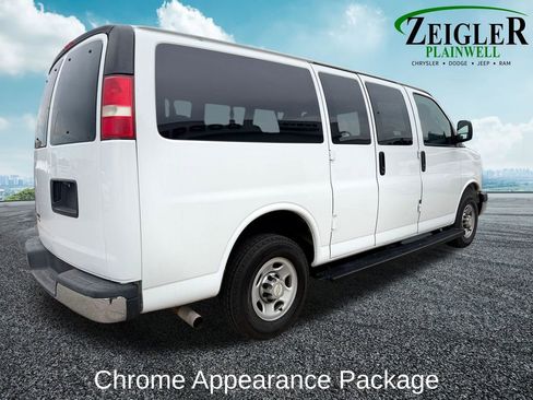 Used 2016 Chevrolet Express 2500 LT w/ LT Preferred Equipment Group RWD image 5