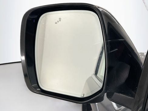 Used 2024 Nissan Armada SL image 16