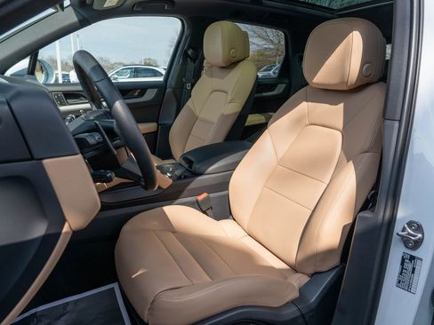 Certified 2025 Porsche Cayenne S w/ Premium Package Plus image 5