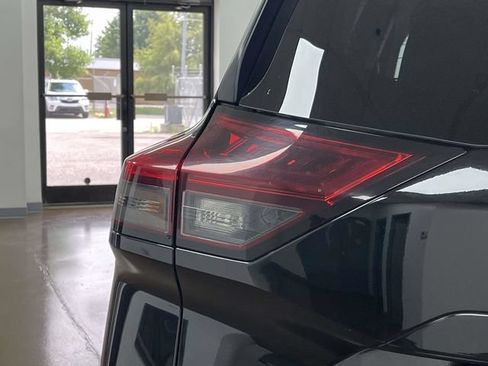 Used 2023 Nissan Rogue S FWD image 10