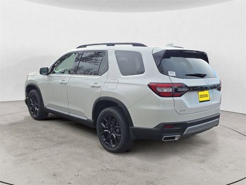 New 2025 Honda Pilot Touring image 3
