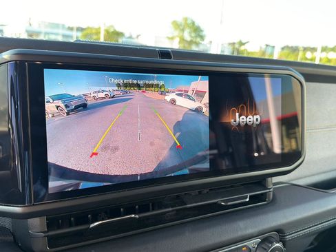 Used 2025 Jeep Wrangler Unlimited Sahara AWD/4WD image 24
