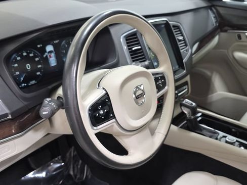 Used 2019 Volvo XC90 T5 Momentum w/ Multimedia Package AWD/4WD image 14